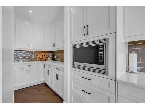 621 15 Avenue Ne, Calgary, AB - Indoor Photo Showing Kitchen