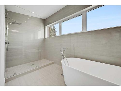 2505 21 Street Sw, Calgary, AB - Indoor Photo Showing Bathroom