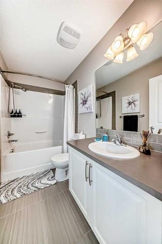 83 Evansborough Common Nw, Calgary, AB - Indoor Photo Showing Bathroom