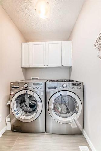 83 Evansborough Common Nw, Calgary, AB - Indoor Photo Showing Laundry Room