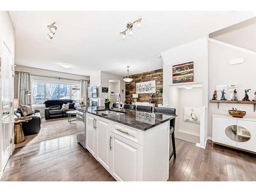 83 Evansborough Common Nw, Calgary, AB - Indoor Photo Showing Kitchen