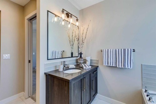 422 River Avenue, Cochrane, AB - Indoor Photo Showing Bathroom