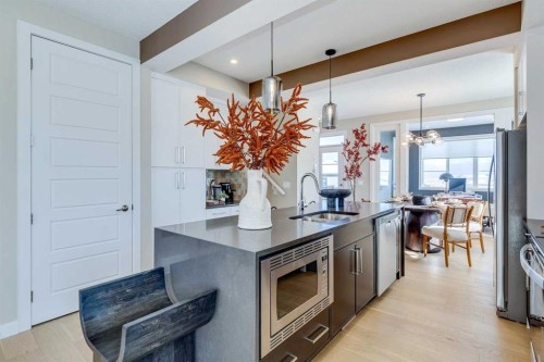 422 River Avenue, Cochrane, AB - Indoor Photo Showing Kitchen