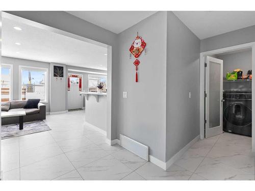 319 Coventry Road Ne, Calgary, AB - Indoor