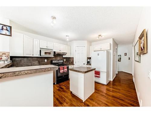 76 Bridleridge Gardens Sw, Calgary, AB - Indoor Photo Showing Kitchen