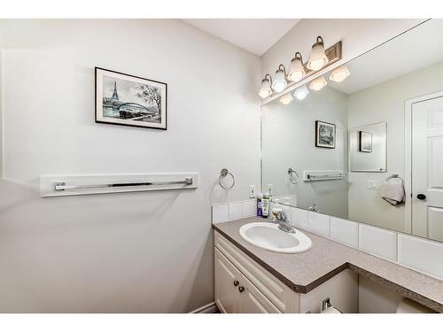 76 Bridleridge Gardens Sw, Calgary, AB - Indoor Photo Showing Bathroom