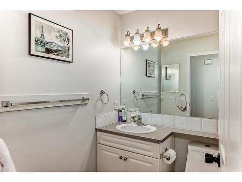 76 Bridleridge Gardens Sw, Calgary, AB - Indoor Photo Showing Bathroom