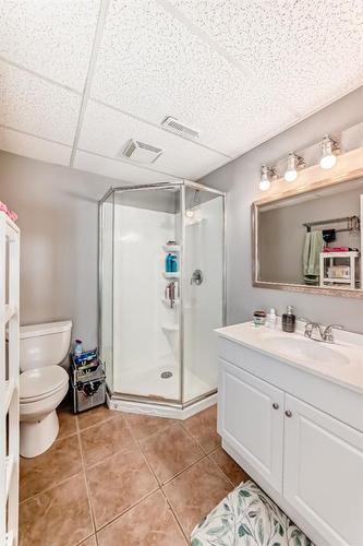 76 Bridleridge Gardens Sw, Calgary, AB - Indoor Photo Showing Bathroom