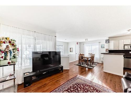 76 Bridleridge Gardens Sw, Calgary, AB - Indoor Photo Showing Living Room