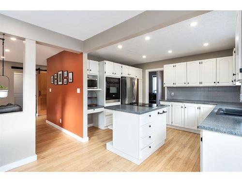 1393 Shawnee Road Sw, Calgary, AB - Indoor Photo Showing Kitchen