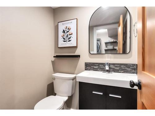 1393 Shawnee Road Sw, Calgary, AB - Indoor Photo Showing Bathroom