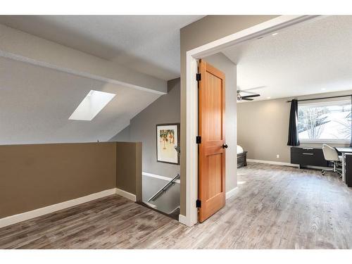 1393 Shawnee Road Sw, Calgary, AB - Indoor Photo Showing Other Room