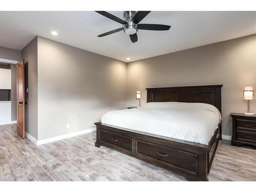 1393 Shawnee Road Sw, Calgary, AB - Indoor Photo Showing Bedroom