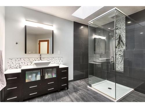 1393 Shawnee Road Sw, Calgary, AB - Indoor Photo Showing Bathroom