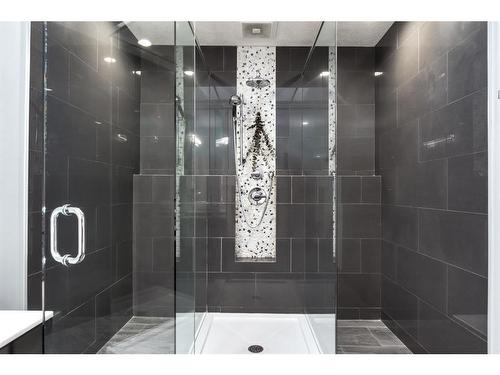 1393 Shawnee Road Sw, Calgary, AB - Indoor Photo Showing Bathroom