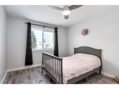 1393 Shawnee Road Sw, Calgary, AB - Indoor Photo Showing Bedroom