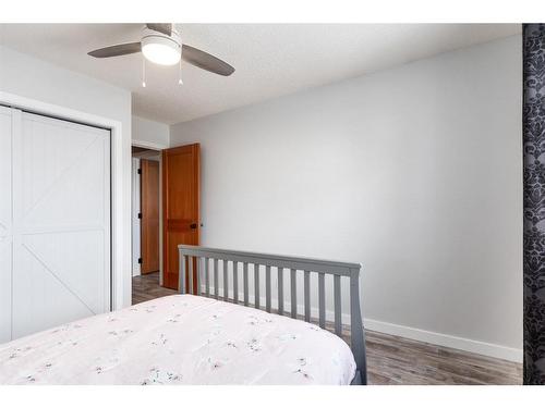 1393 Shawnee Road Sw, Calgary, AB - Indoor Photo Showing Bedroom