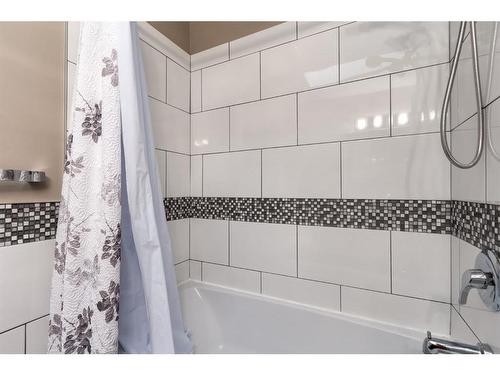 1393 Shawnee Road Sw, Calgary, AB - Indoor Photo Showing Bathroom