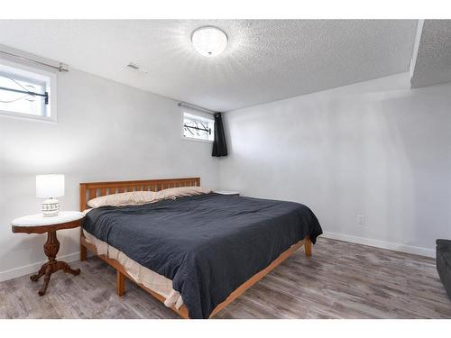 1393 Shawnee Road Sw, Calgary, AB - Indoor Photo Showing Bedroom