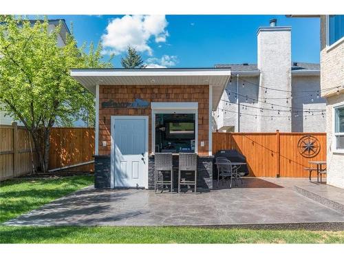 1393 Shawnee Road Sw, Calgary, AB - Outdoor