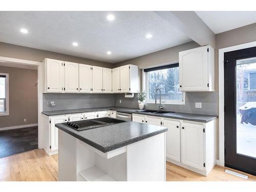 1393 Shawnee Road Sw, Calgary, AB - Indoor Photo Showing Kitchen