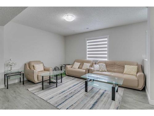 58 Anaheim Place Ne, Calgary, AB - Indoor Photo Showing Living Room