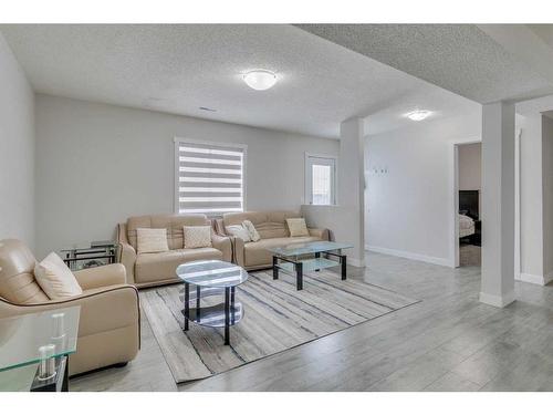 58 Anaheim Place Ne, Calgary, AB - Indoor Photo Showing Living Room