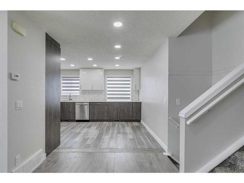 58 Anaheim Place Ne, Calgary, AB - Indoor Photo Showing Living Room