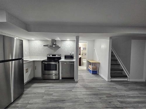 4320 Marbank Drive Ne, Calgary, AB - Indoor Photo Showing Kitchen