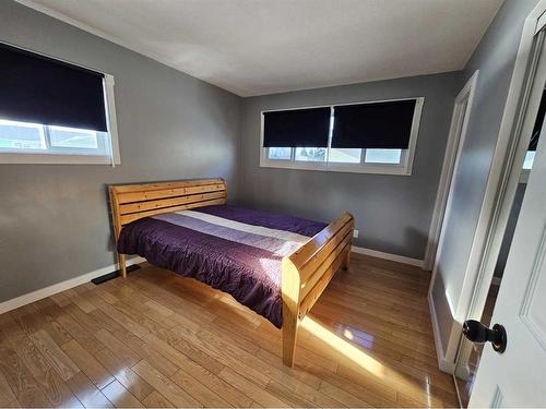 4320 Marbank Drive Ne, Calgary, AB - Indoor Photo Showing Bedroom