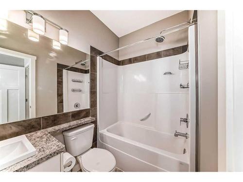 1517 Symons Valley Parkway Nw, Calgary, AB - Indoor Photo Showing Bathroom