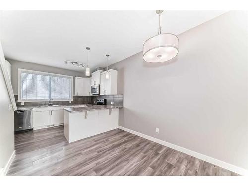 1517 Symons Valley Parkway Nw, Calgary, AB - Indoor Photo Showing Kitchen