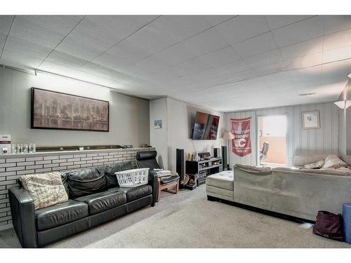 3203 9 Street Nw, Calgary, AB - Indoor