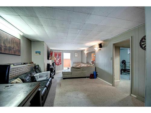 3203 9 Street Nw, Calgary, AB - Indoor