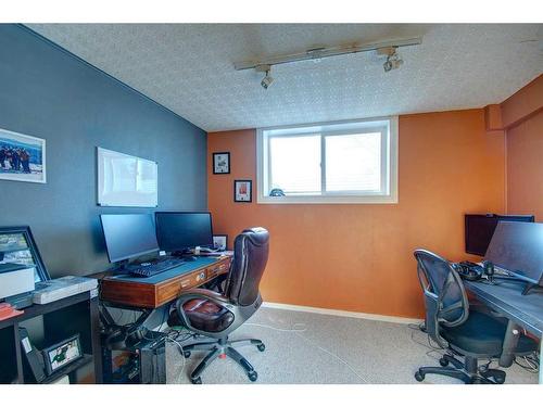 3203 9 Street Nw, Calgary, AB - Indoor Photo Showing Office