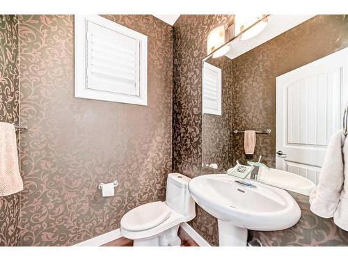 3327 40 Street Sw, Calgary, AB - Indoor Photo Showing Bathroom