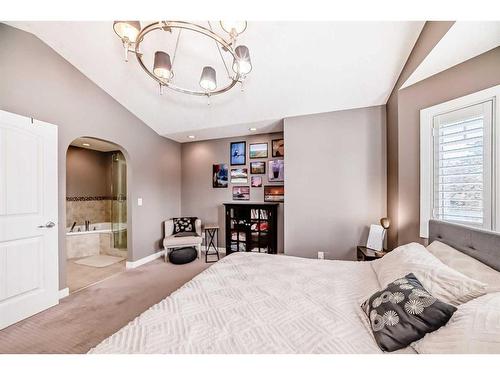 3327 40 Street Sw, Calgary, AB - Indoor Photo Showing Bedroom