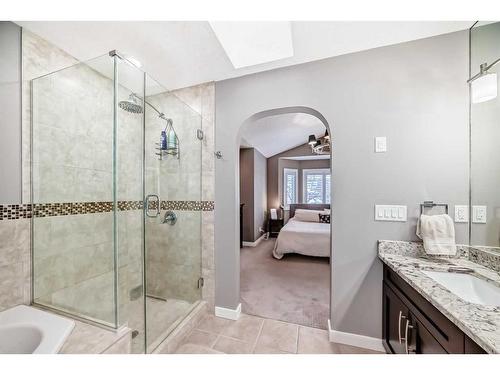 3327 40 Street Sw, Calgary, AB - Indoor Photo Showing Bathroom