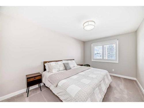 3327 40 Street Sw, Calgary, AB - Indoor Photo Showing Bedroom