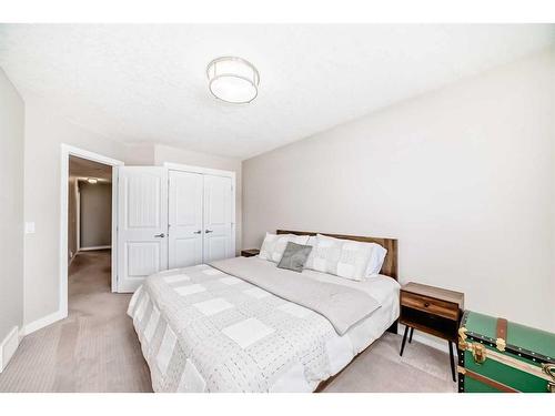 3327 40 Street Sw, Calgary, AB - Indoor Photo Showing Bedroom