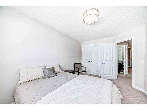 3327 40 Street Sw, Calgary, AB - Indoor Photo Showing Bedroom