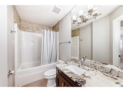 3327 40 Street Sw, Calgary, AB - Indoor Photo Showing Bathroom