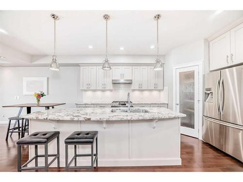 3327 40 Street Sw, Calgary, AB - Indoor Photo Showing Kitchen With Upgraded Kitchen