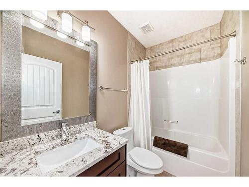 3327 40 Street Sw, Calgary, AB - Indoor Photo Showing Bathroom