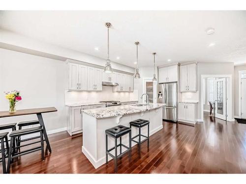 3327 40 Street Sw, Calgary, AB - Indoor Photo Showing Kitchen With Upgraded Kitchen