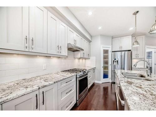 3327 40 Street Sw, Calgary, AB - Indoor Photo Showing Kitchen With Double Sink With Upgraded Kitchen