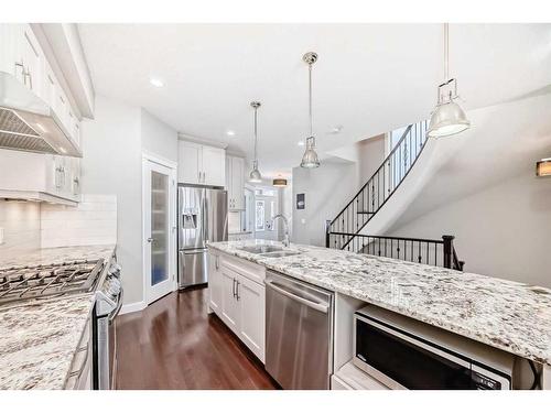 3327 40 Street Sw, Calgary, AB - Indoor Photo Showing Kitchen With Upgraded Kitchen