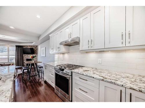 3327 40 Street Sw, Calgary, AB - Indoor Photo Showing Kitchen With Upgraded Kitchen