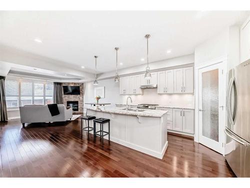 3327 40 Street Sw, Calgary, AB - Indoor Photo Showing Kitchen With Upgraded Kitchen