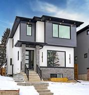 44 Collingwood Place NW Calgary, AB T2L 0P9